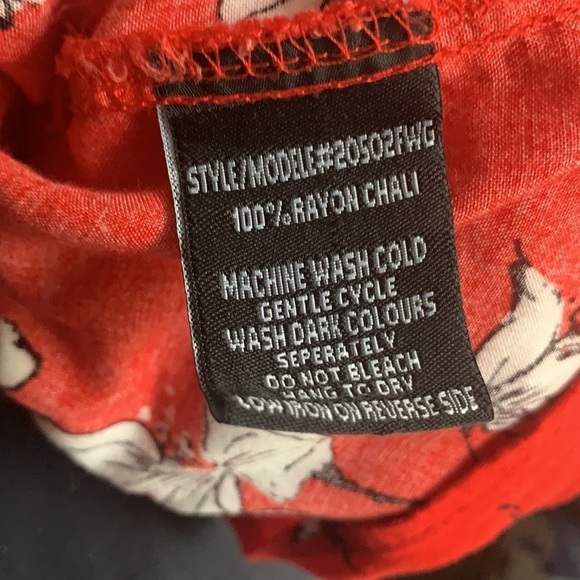 INTERNATIONAL Company (INC) Red Floral Tunic / Blouse Size Large - Picture 9 of 9